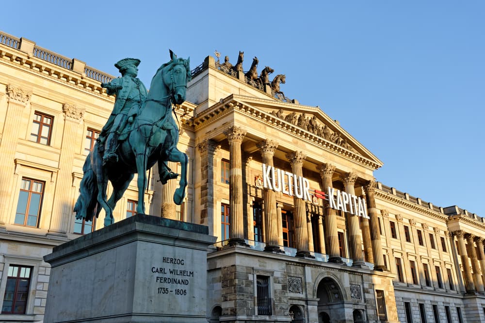 Braunschweiger Schloss mit Reiterstandbild